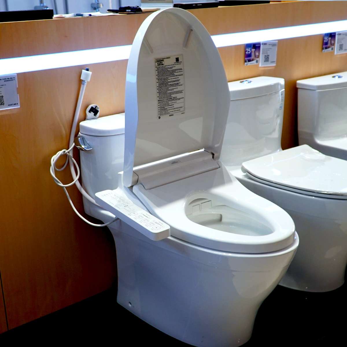 Bàn cầu 1 khối TOTO MS887RW16 nắp điện tử Washlet C2 TCF23410AAA