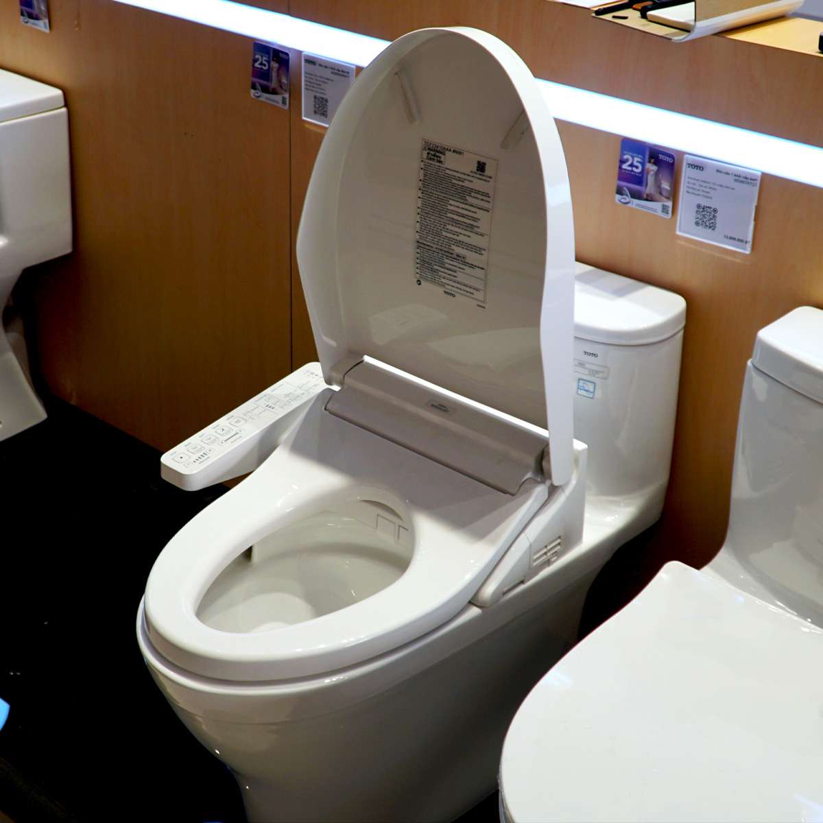 Bàn cầu 1 khối TOTO MS887RW16 nắp điện tử Washlet C2 TCF23410AAA