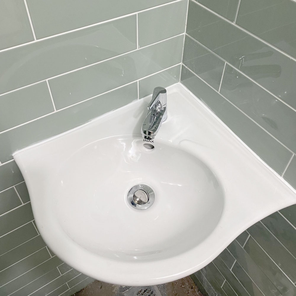 Chậu rửa lavabo treo tường INAX L-281V (L281V) đặt góc