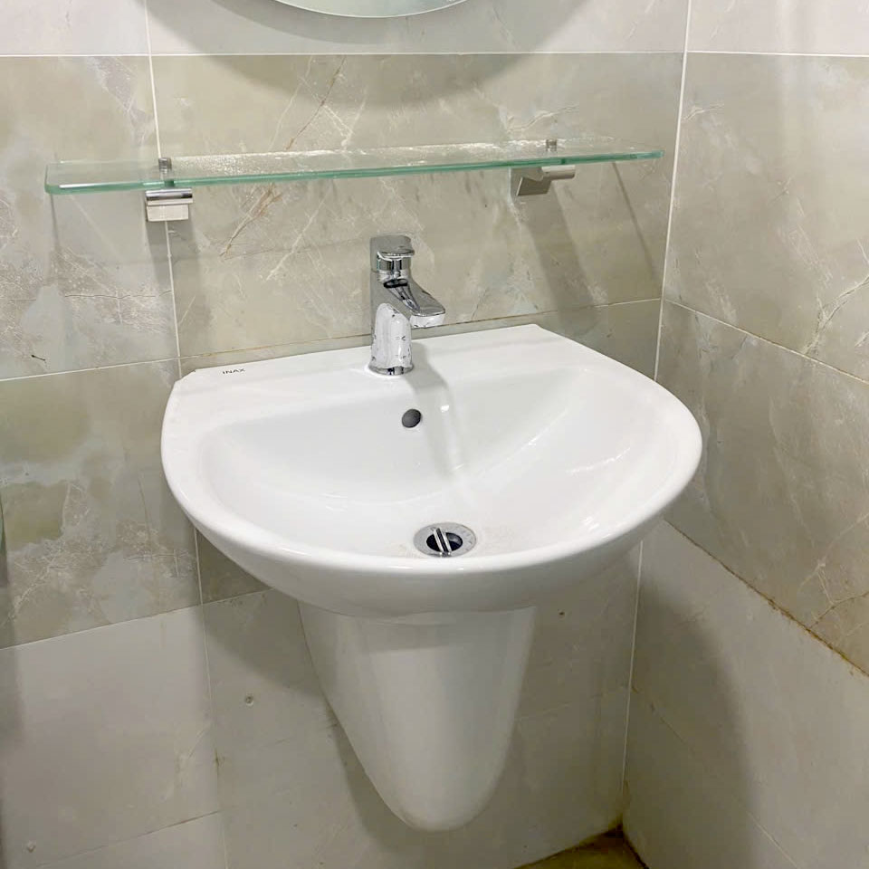 Chậu rửa lavabo treo tường INAX L-285V (L285V) (L-285VFC)