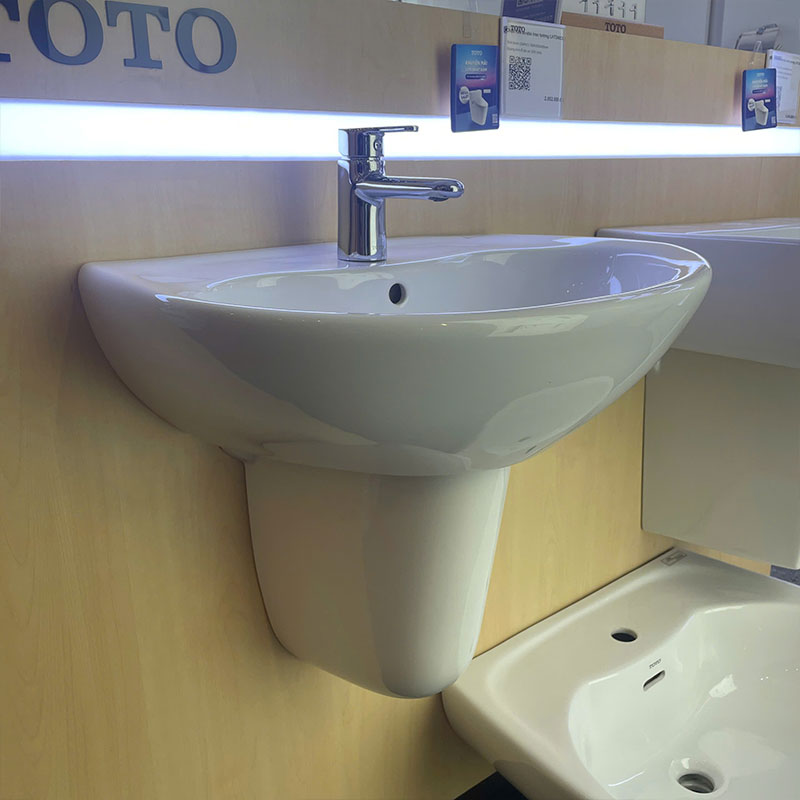 Chậu lavabo treo tường TOTO LHT240CS#W chân lửng
