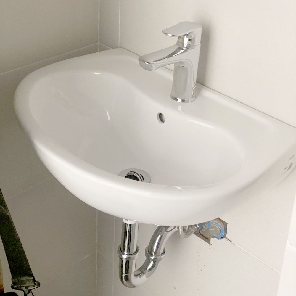 Chậu lavabo treo tường TOTO LT240CS#W