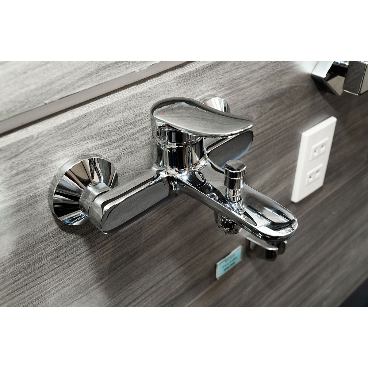 Củ sen tắm nóng lạnh LF Series TOTO TBS04302V